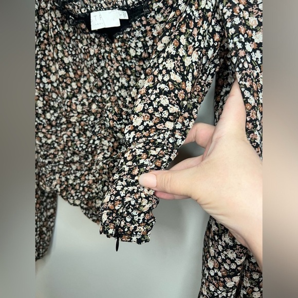 ASTR THE LABEL - Floral Ruched Sweetheart Neck Top - Black Wine Ditsy - Sz S - Picture 7 of 10